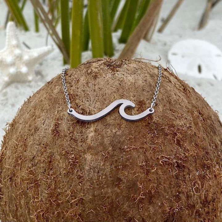 Silver necklace with wavy lines