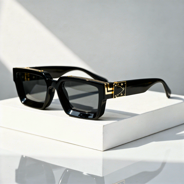 Square Sunglasses with Gold-Coloured Hinge and UV400 Protection
