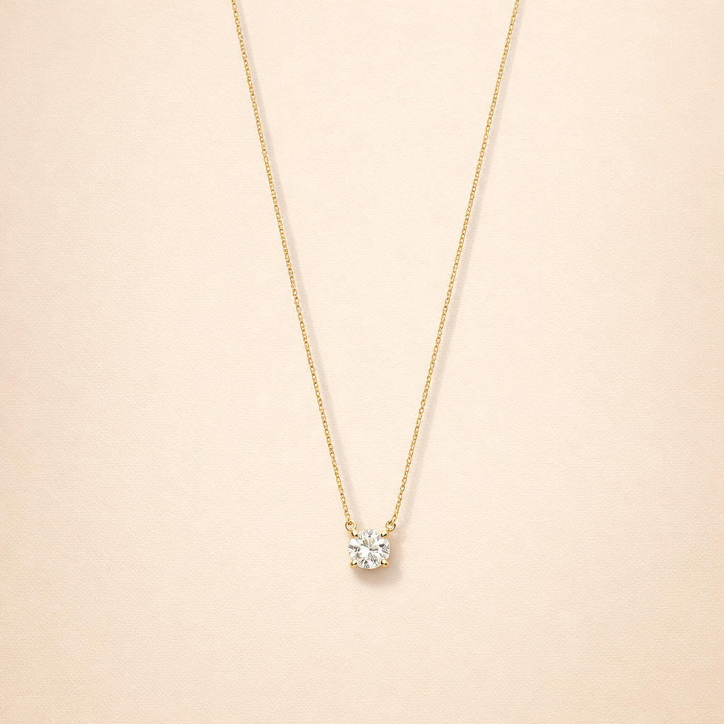Elegant Gold Pendant with Moissanite