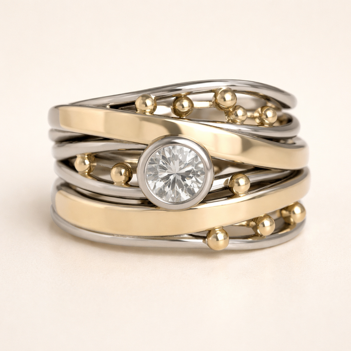 Elegant Gold Ring with Cubic Zirconia in Vintage Style