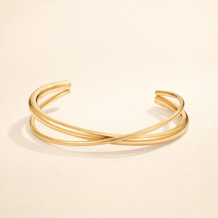 Elegant gold bracelet with a refined twist