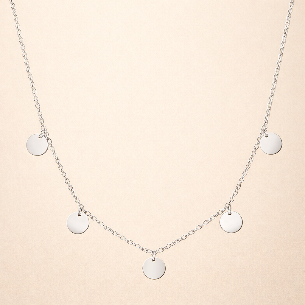 Elegant white gold necklace with a refined look