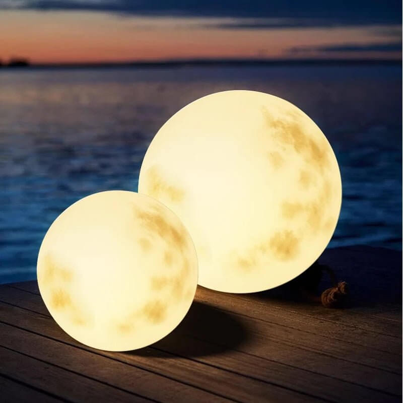 Moon-Shaped Garden Lamp