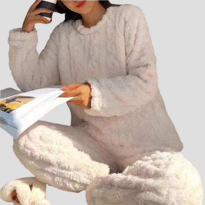 Women’s Ultra-Soft Fleece Pajama Set