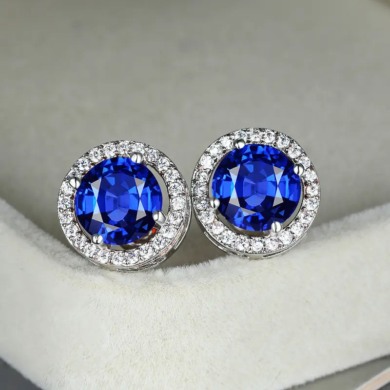 Dreamy white gold earrings with delicate details