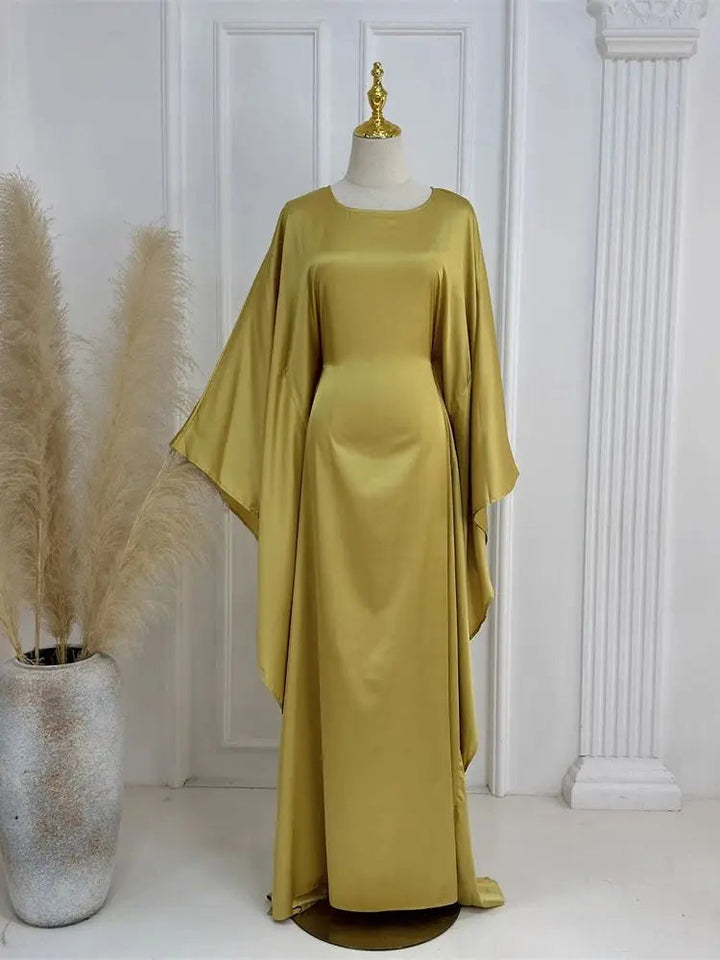 Elegant Maxi Dress with Spaghetti Straps and High Slit