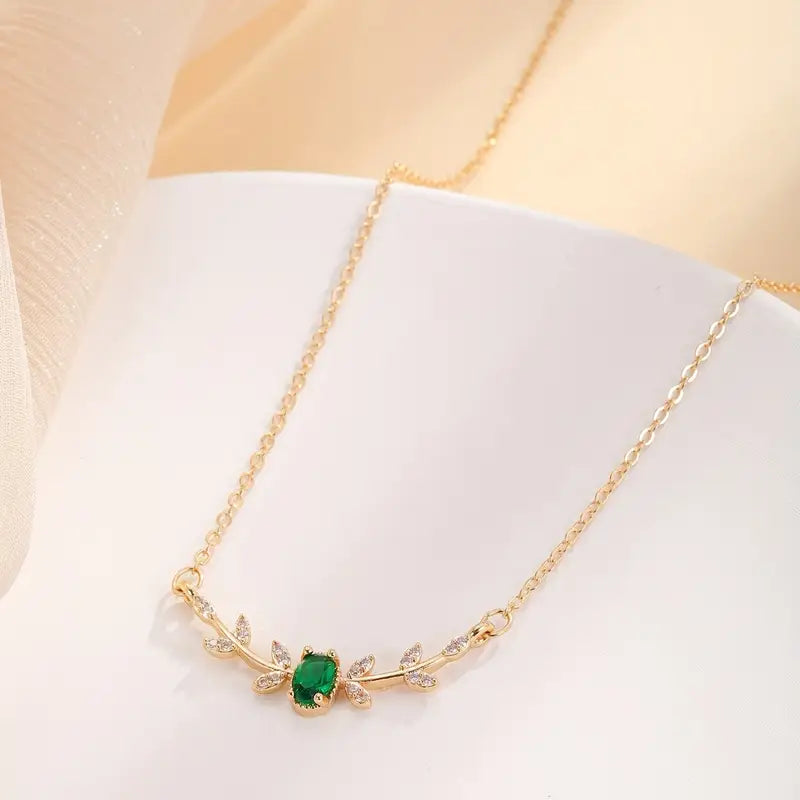 Elegant Gold Necklace with a Refined Heart
