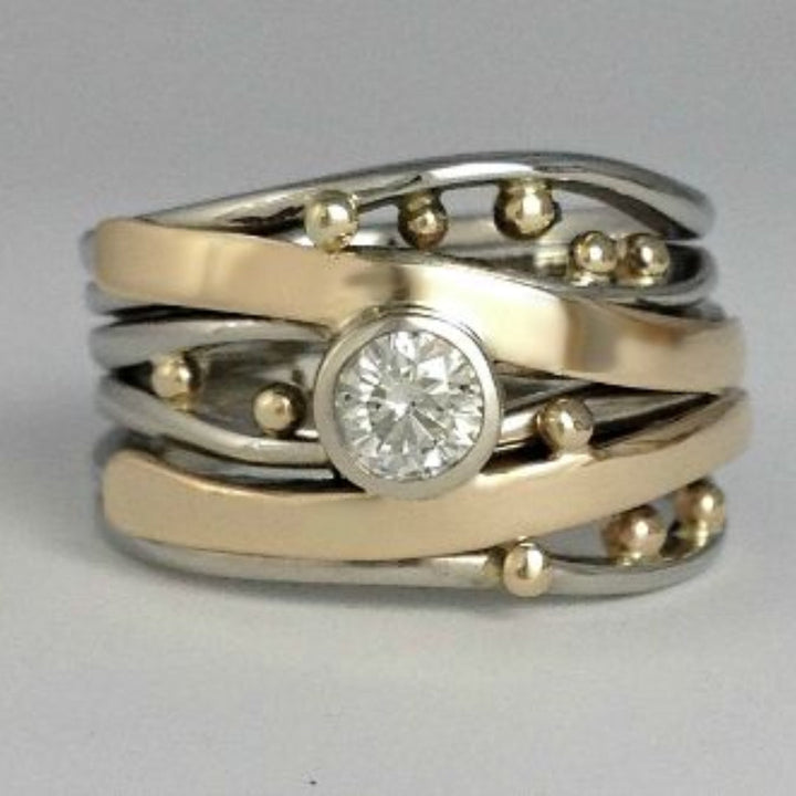 Elegant Gold Ring with Cubic Zirconia in Vintage Style
