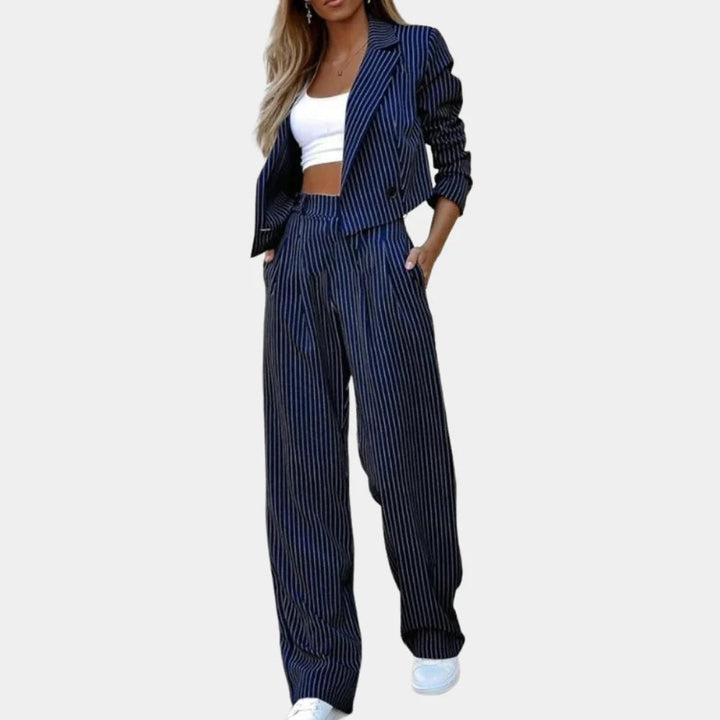 Two-Piece Women's Suit - Effortless Elegance Perfectly Paired