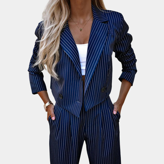 Two-Piece Women's Suit - Effortless Elegance Perfectly Paired