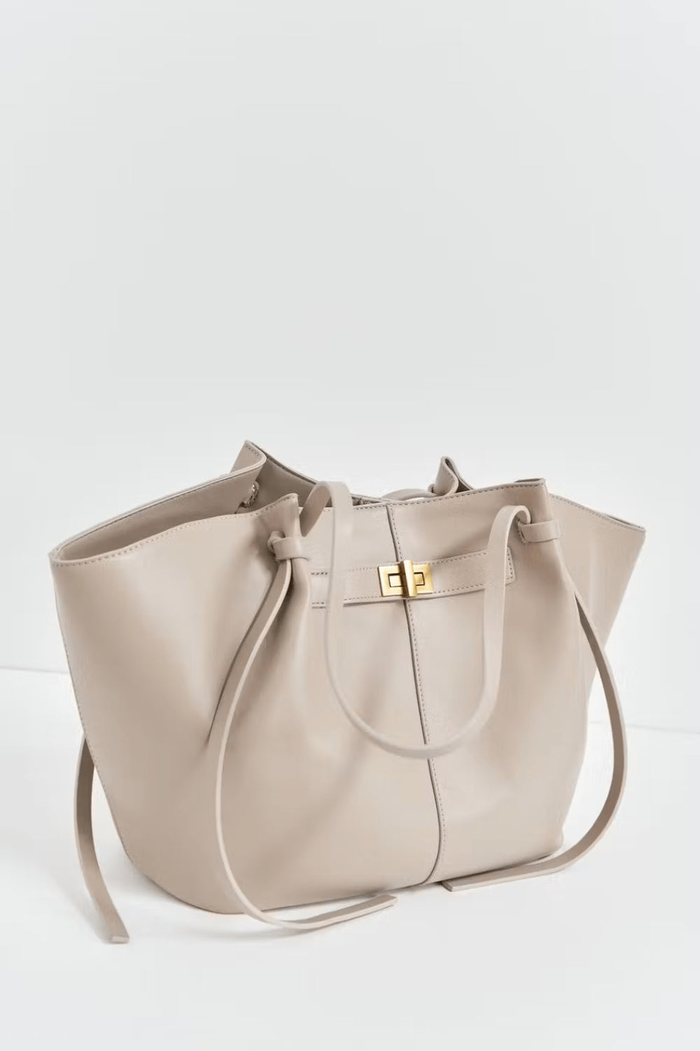 Everyday leather tote with a clasp detail on the front.