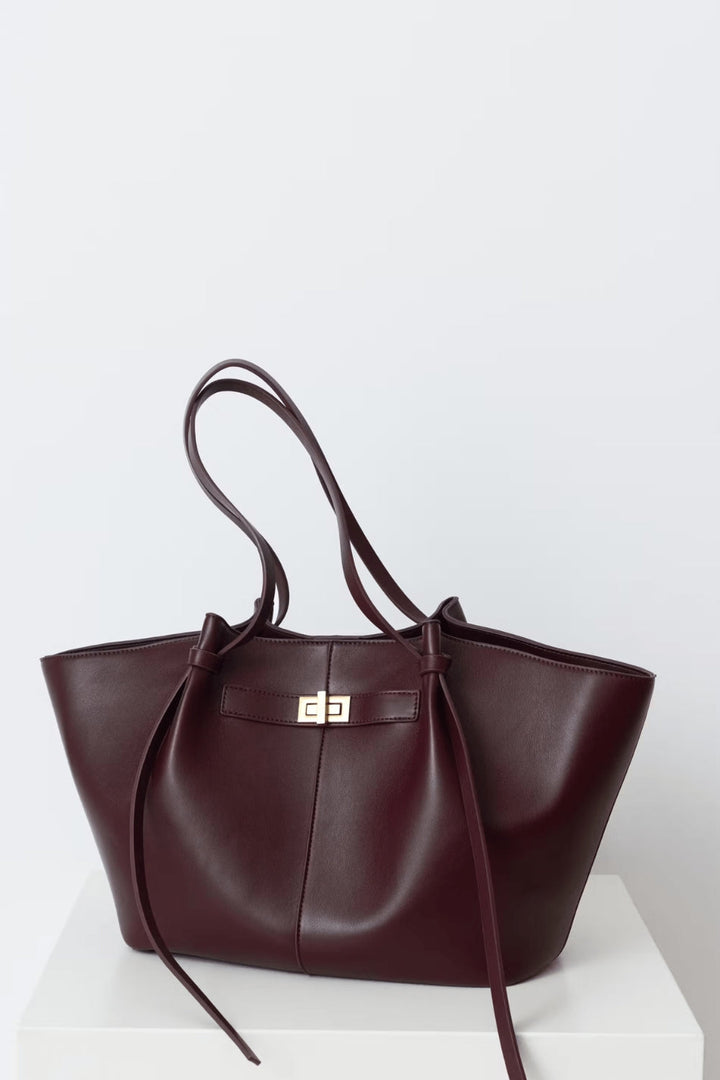 Everyday leather tote with a clasp detail on the front.