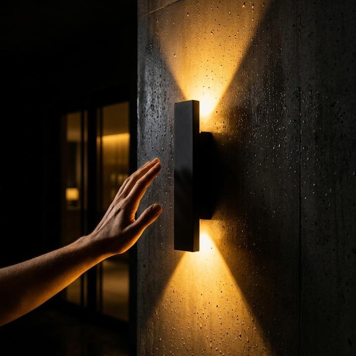 Outdoor LED Wall Light with Up and Down Lighting – Weatherproof, IP65 Rating