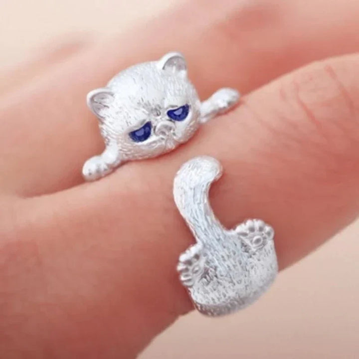 Refined white gold ring with subtle cat shape