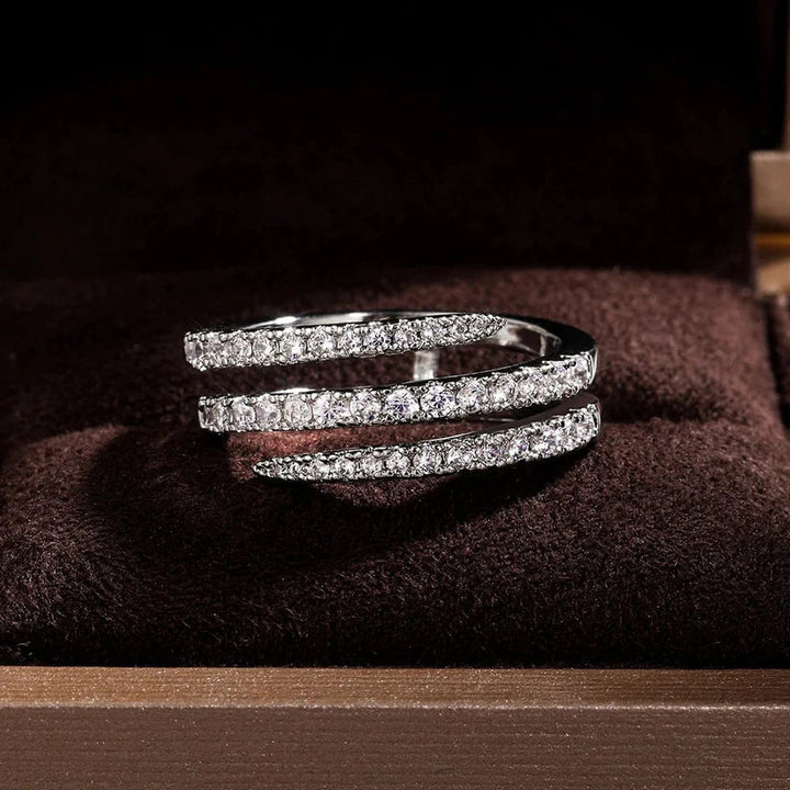 Elegant White Gold Ring with Refined Design