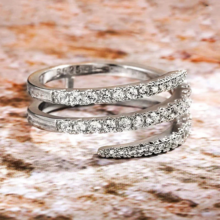 Elegant White Gold Ring with Refined Design