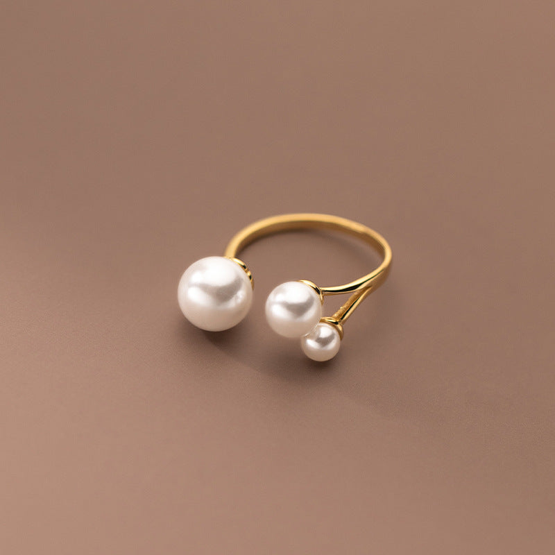 Elegant Freshwater Pearl Ring with Refined Triangular Shape