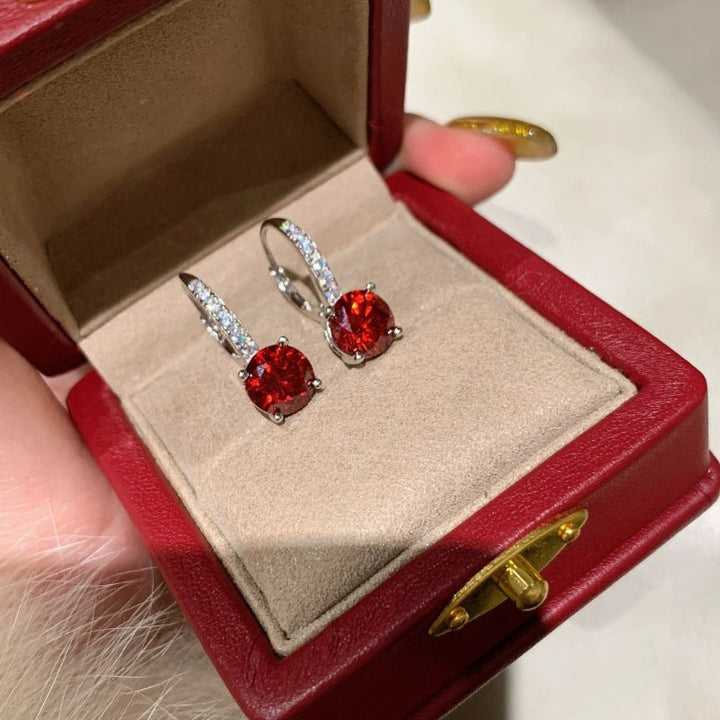 Elegant White Gold Earrings with Refined Details