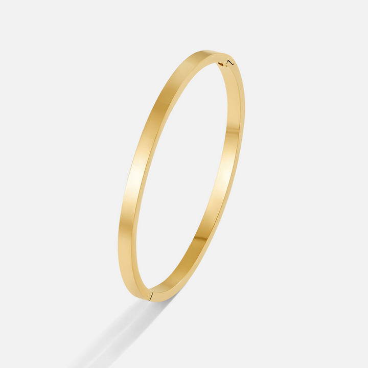 Elegant gold bangle with refined lines