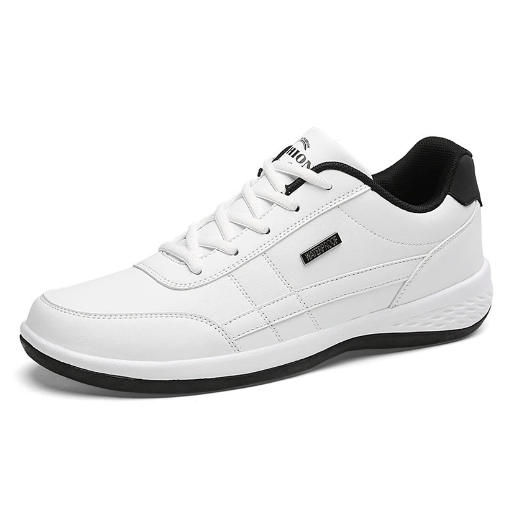 Elegant men's leather sneakers with front lacing and side panel