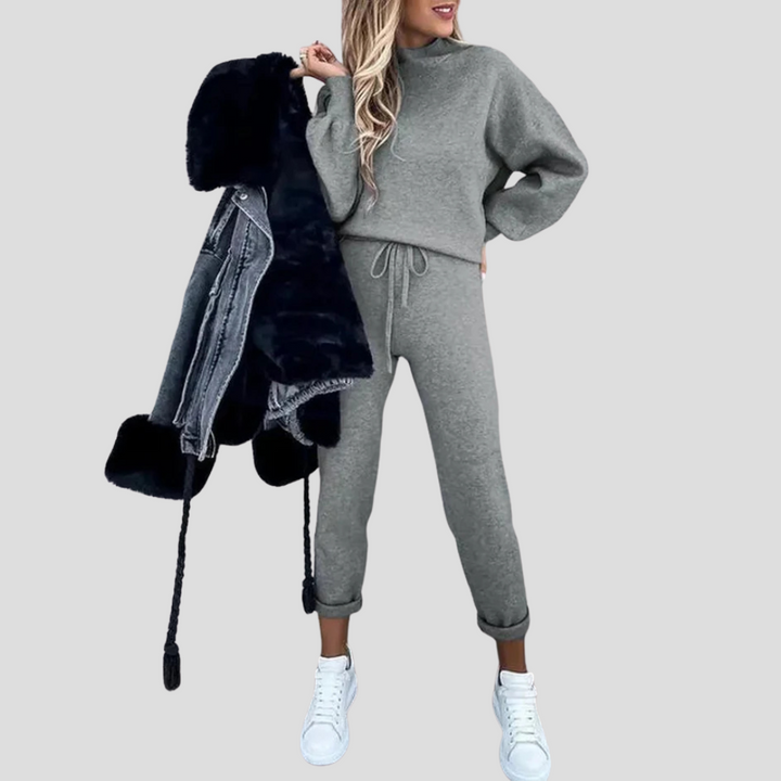 Women’s Relaxed-Fit Tracksuit Set