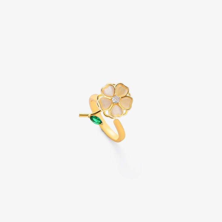 Elegant gold ring with rotating flower motif