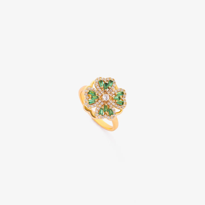 Elegant gold ring with rotating clover leaf