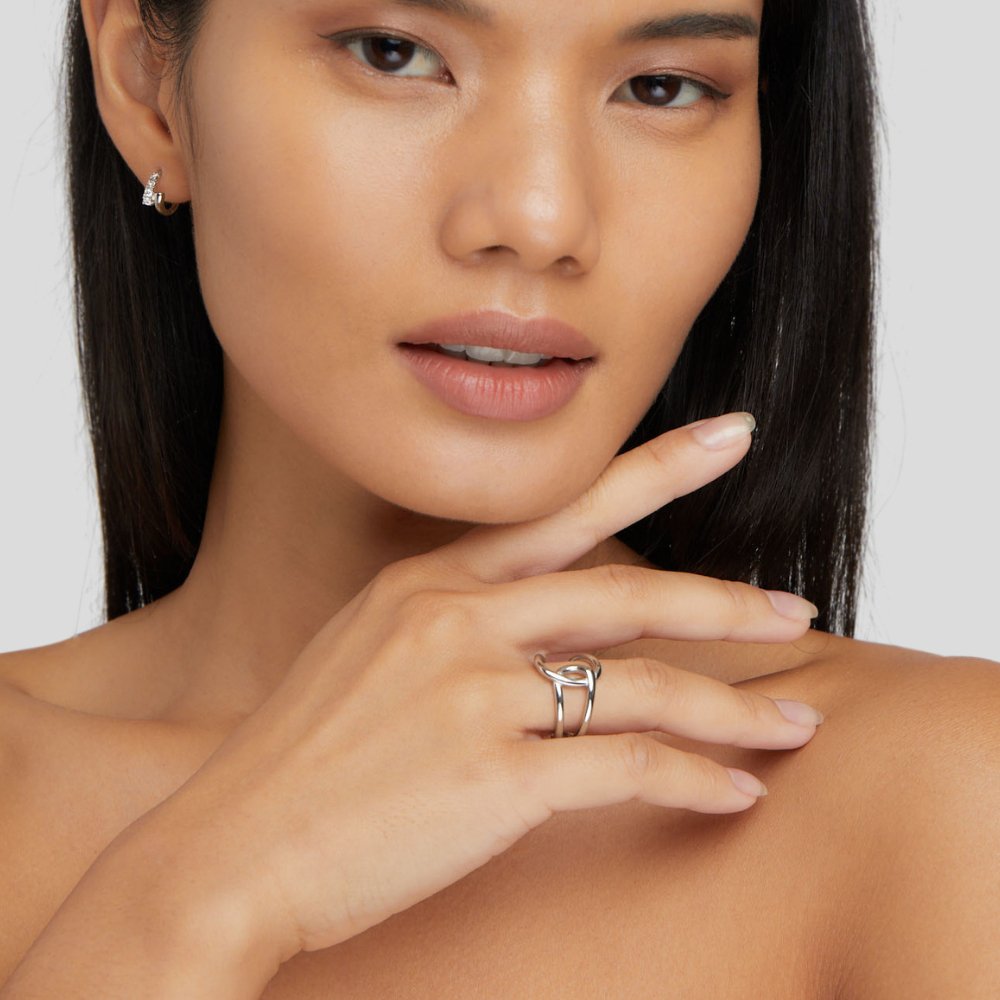 Elegant silver ring with subtle cubic zirconia details