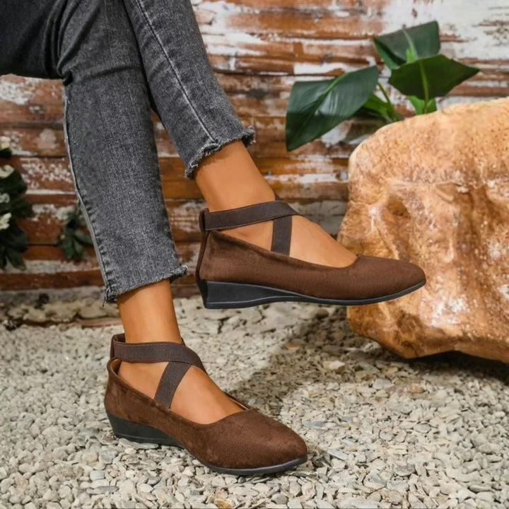 Women's Closed Wedge Ballet Flats – Comfortable Fit with Raised Heel for Everyday Wear