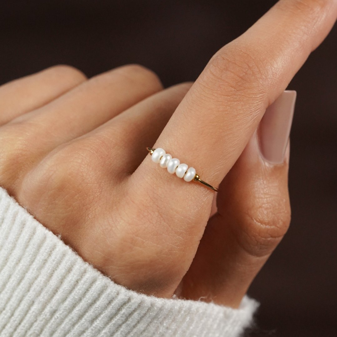 Elegant freshwater pearl ring in silver