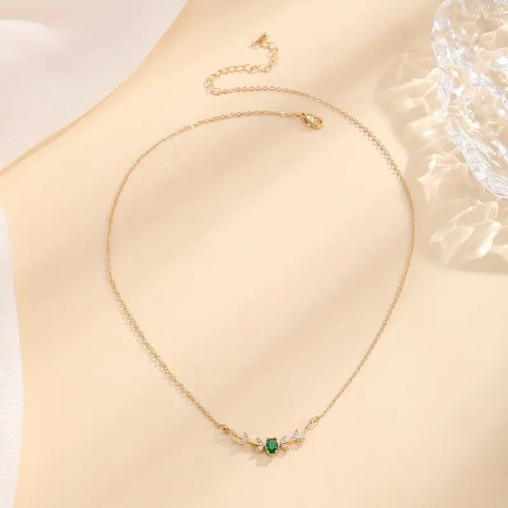 Elegant Gold Necklace with a Refined Heart