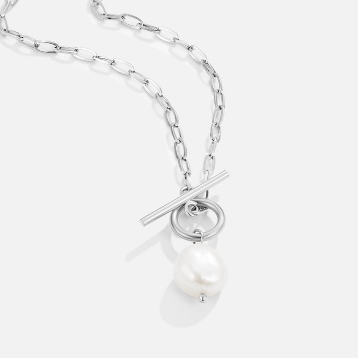 Elegant silver necklace with freshwater pearl