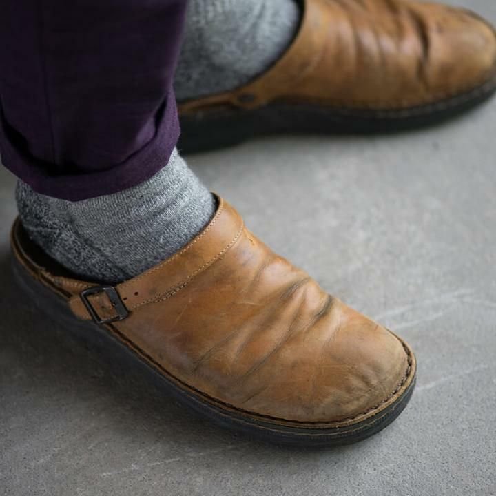 Comfortable & Stylish Men's Clogs with Treaded Sole – Lennart