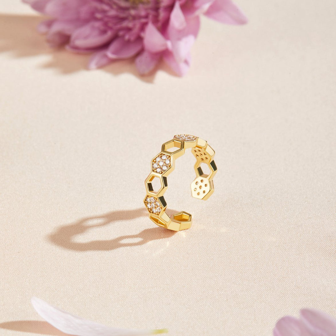 Refined gold ring with sparkling crystals