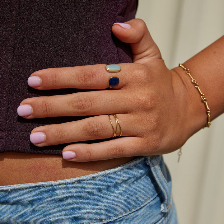 Refined gold ring with endless loop