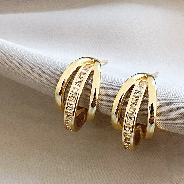 Elegant Gold Earrings with Triple Link