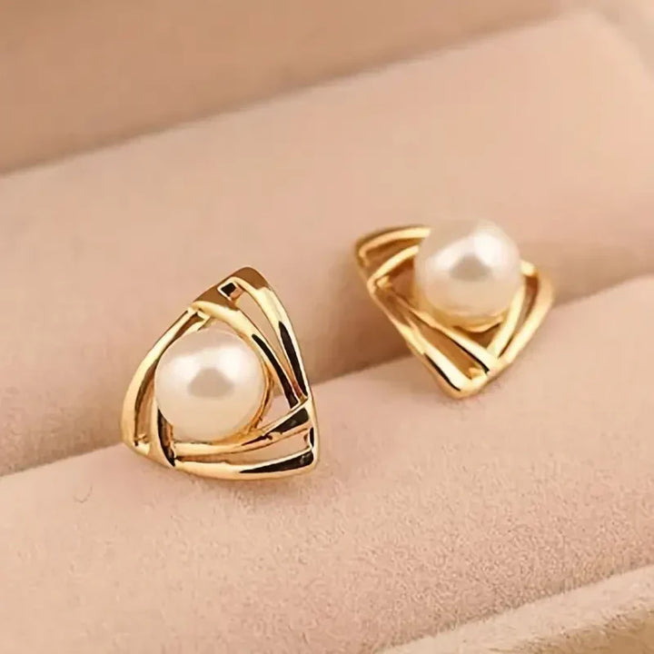 Elegant gold earrings with refined pearl