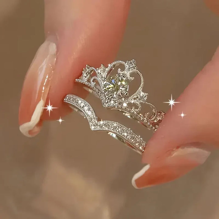 Elegant silver ring set with shiny crown