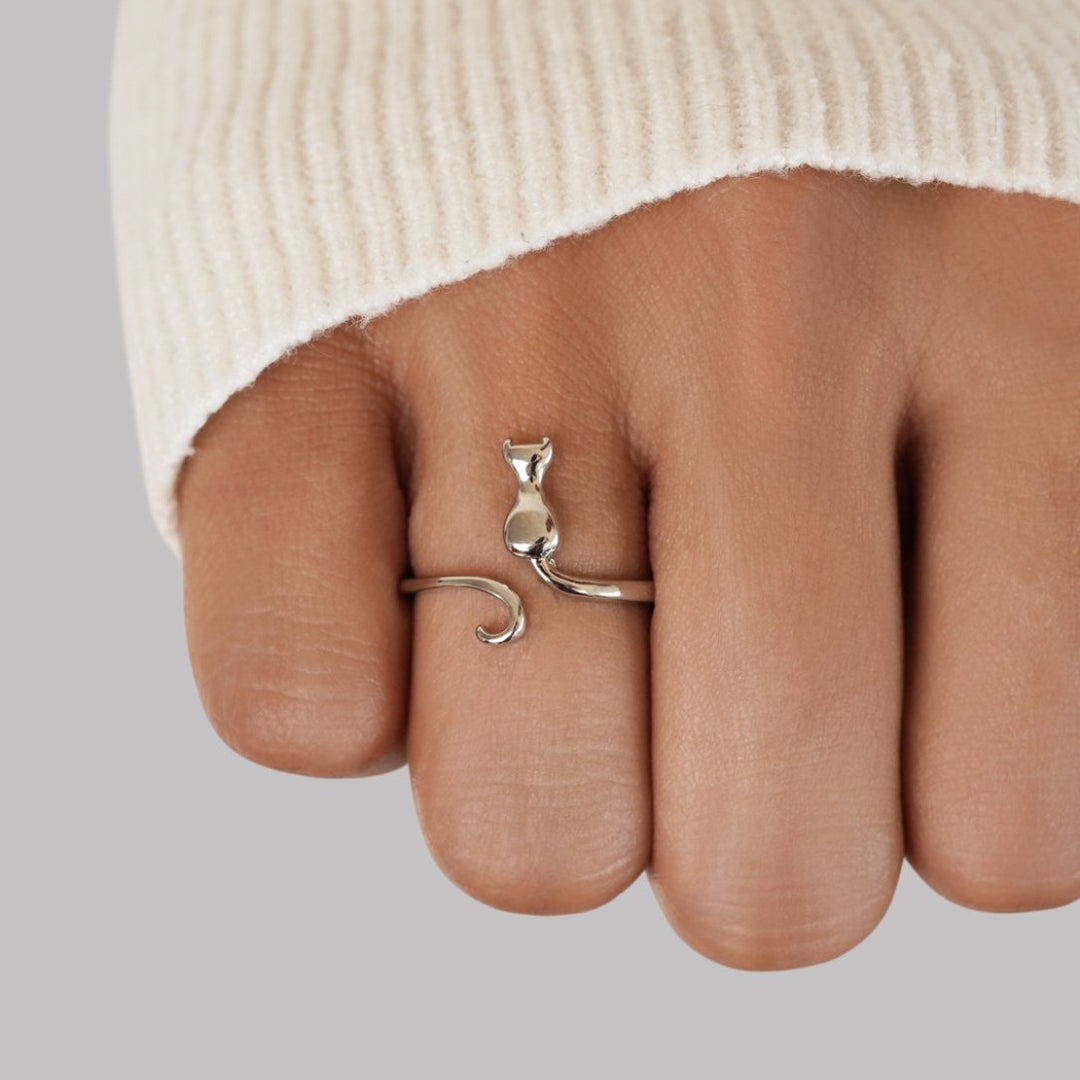 Elegant silver ring with star motif