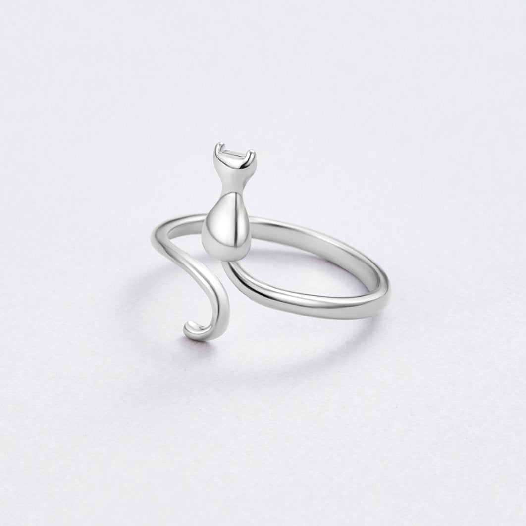 Elegant silver ring with star motif