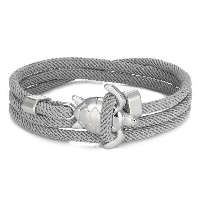 Elegant silver bracelet with sea turtle motif
