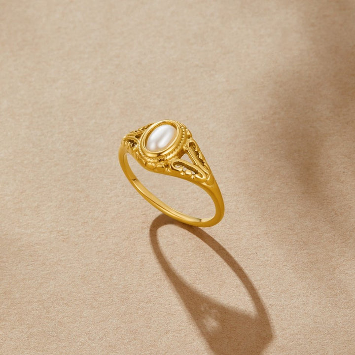 Elegant pearl ring in antique silver